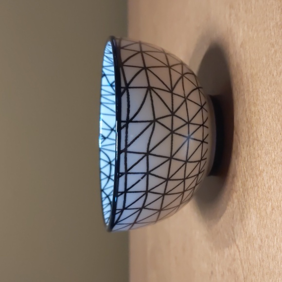 Set of three black and white nesting bowls - Picture 6 of 6